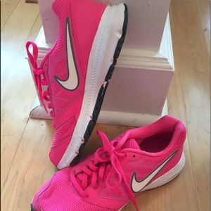 Pink nike tennis shoes women’s size 6